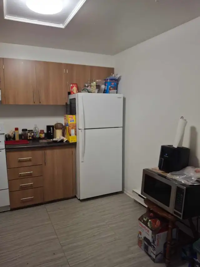 PRIVATE ROOM AVAILABLE - Photo 5