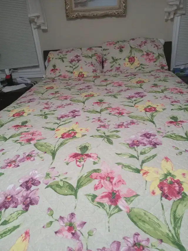 QUEEN SIZE QUILT- SUMMER COLOURS- COTTON