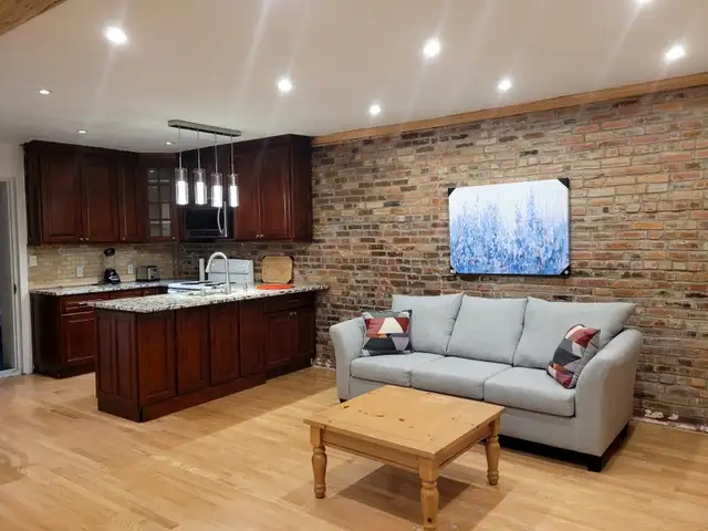 Berri-Uqam Bel appart 5 ½ meublé 3 chambres à coucher 1,700.00$