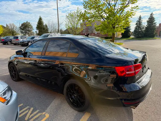 2015 VW Jetta Automatic137000KM - Photo 4