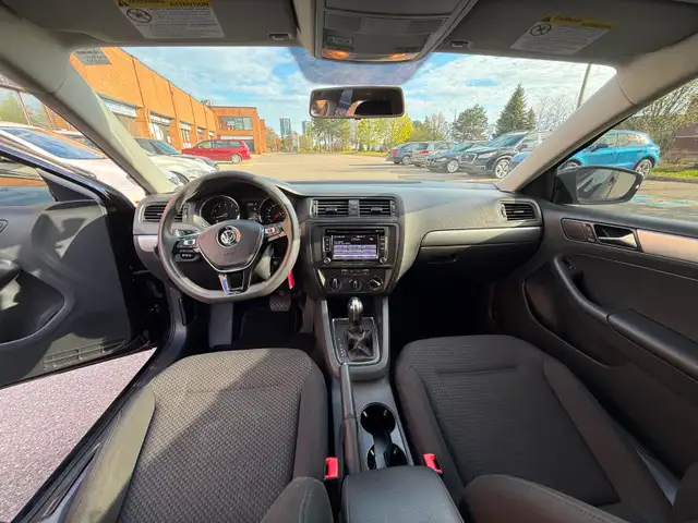 2015 VW Jetta Automatic137000KM - Photo 9