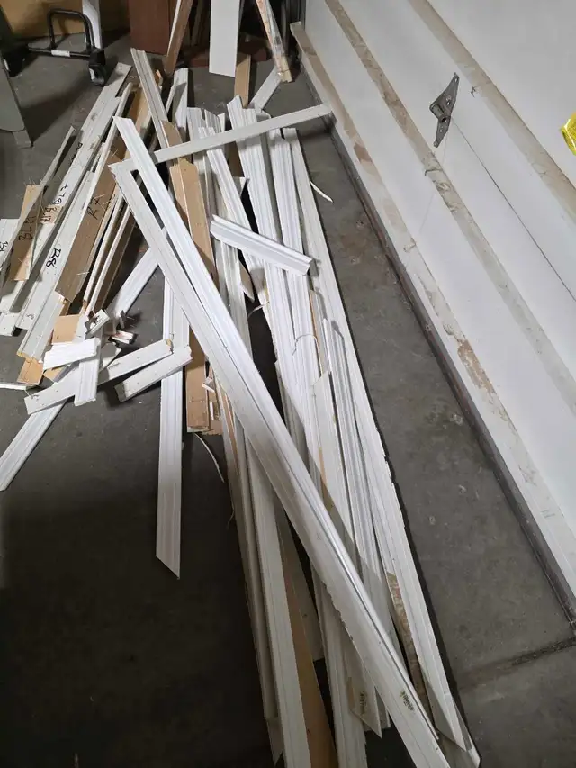 baseboard/Casing - Photo 2