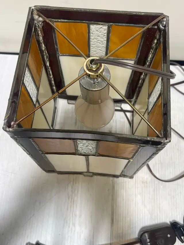 Stained Glass Lamp - Photo 2