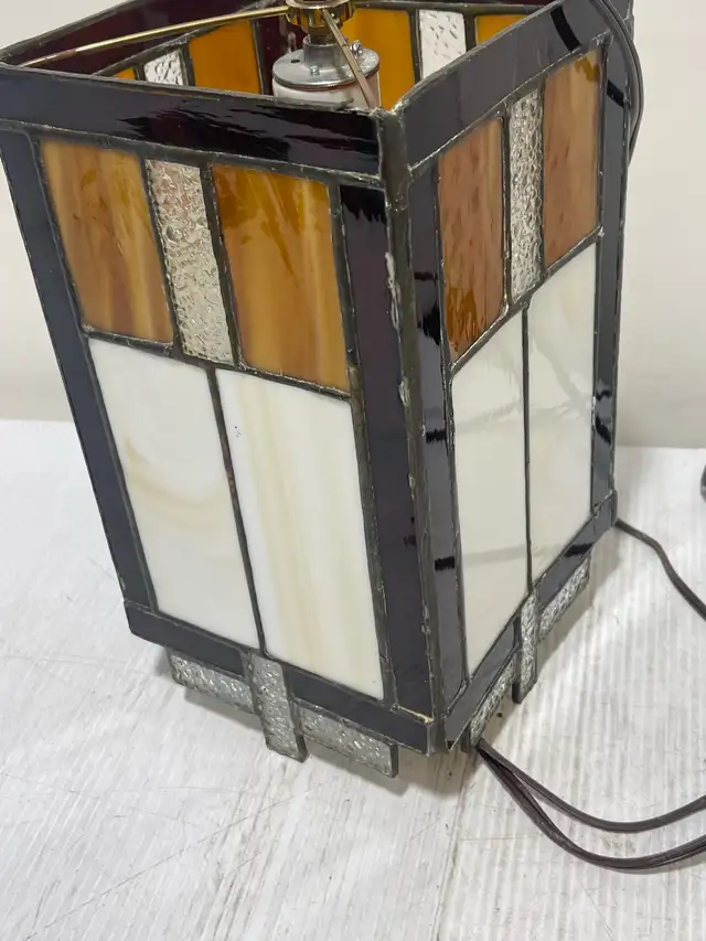 Stained Glass Lamp - Photo 5