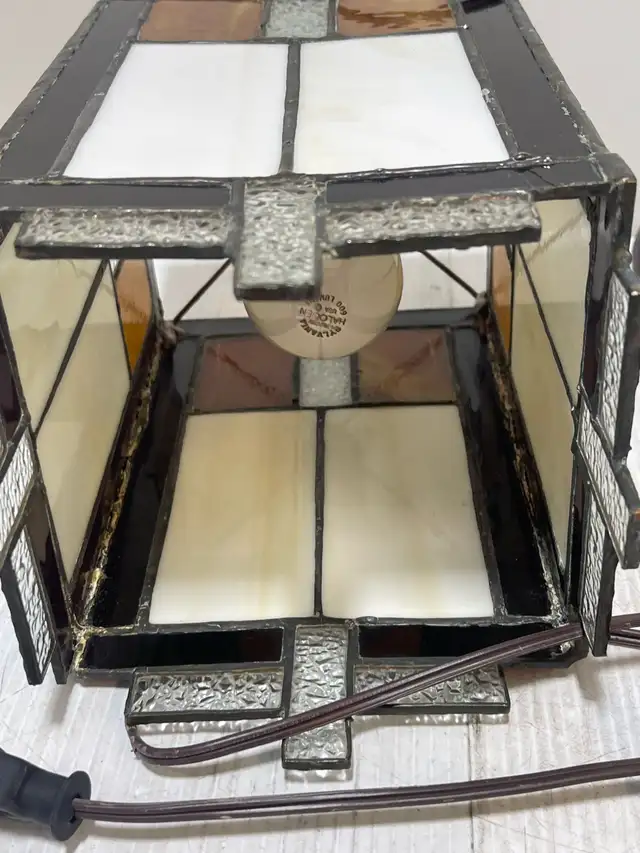 Stained Glass Lamp - Photo 8