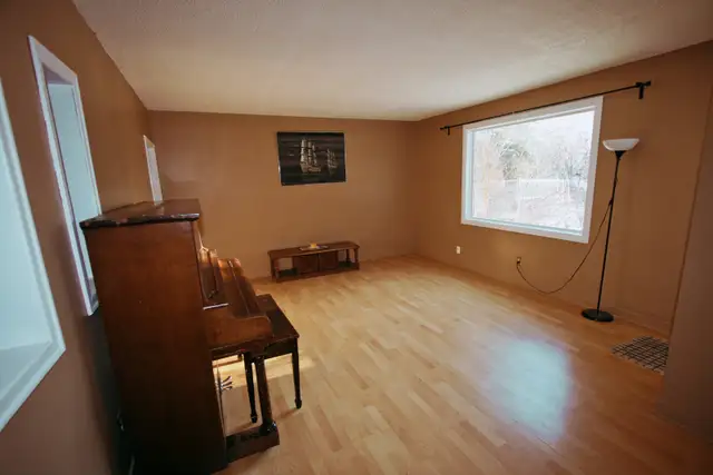 Two Room Suite in Basement Near U of A - Photo 2