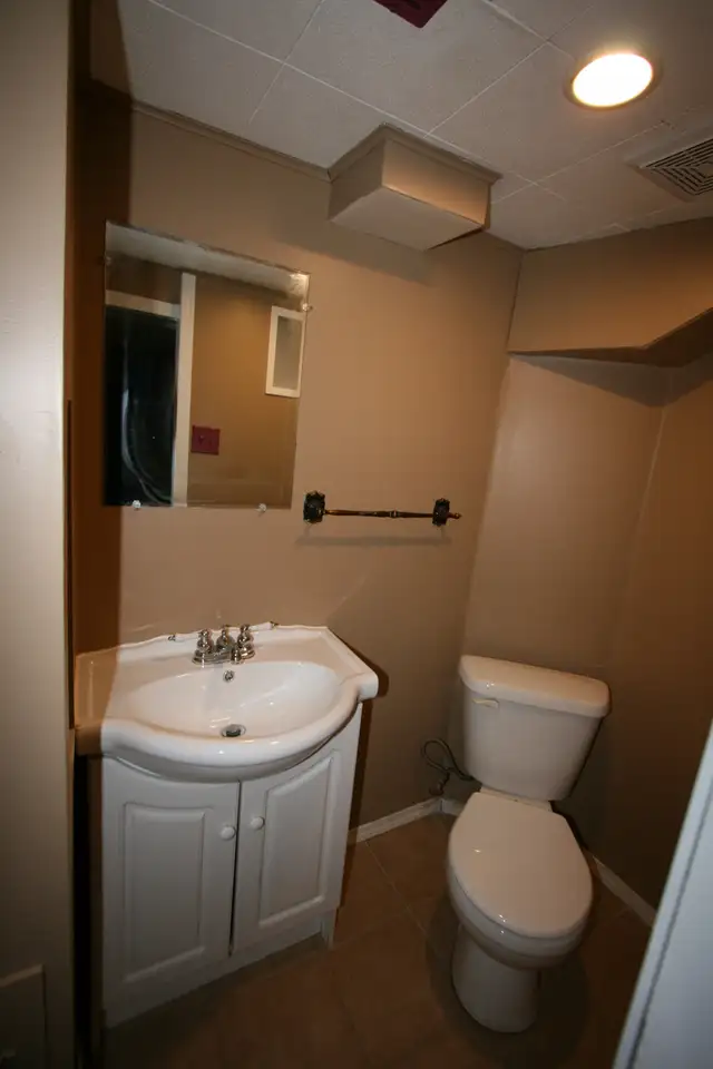 Two Room Suite in Basement Near U of A - Photo 5