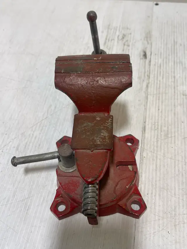 Vise with a sturdy build - Photo 5