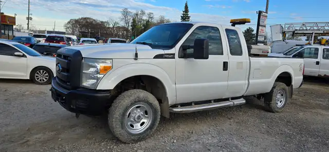 2015 Ford Super Duty F-250 SRW - 4x4 - 4 Doors - Tow Package!