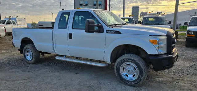 2015 Ford Super Duty F-250 SRW - 4x4 - 4 Doors - Tow Package! - Photo 3
