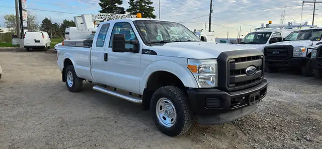 2013 Ford F 250 - 4x4- 4 Doors - Tow Package!