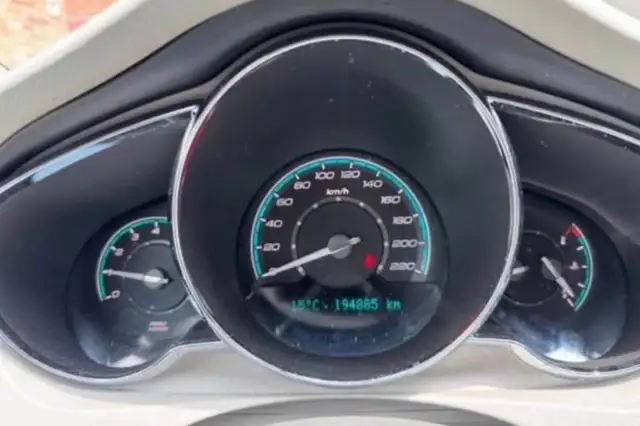 2009 Chevrolet Malibu LS 4D Sedan - Photo 2