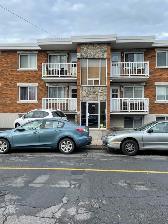 Superbe grand 5 ½ spacieux et très propre à louer Longueuil.