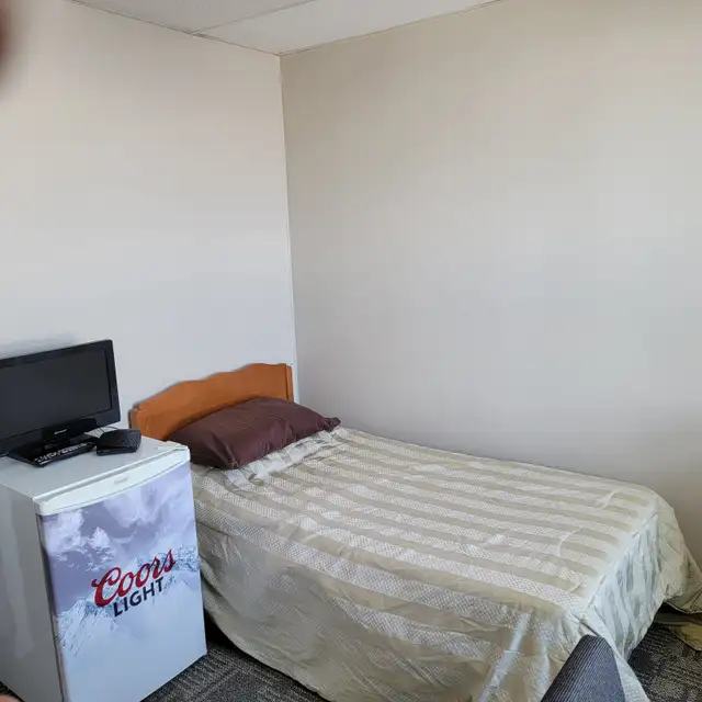 Furnished newly renovated- all utilities included-pet friendly - Photo 6