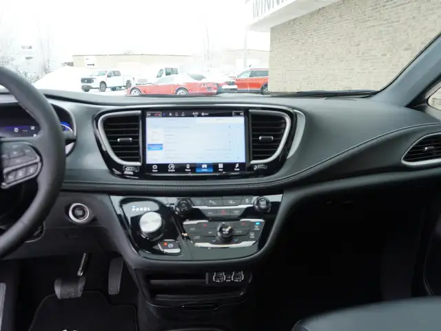 2024 Chrysler Pacifica TOURING-L \'S\' FWD, 7 PASSENGER, LOADED - Photo 2