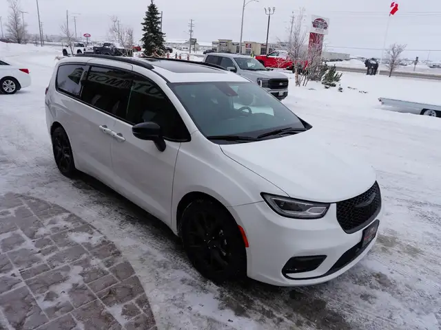 2024 Chrysler Pacifica TOURING-L \'S\' FWD, 7 PASSENGER, LOADED - Photo 4