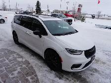 2024 Chrysler Pacifica TOURING-L \'S\' FWD, 7 PASSENGER, LOADED - Photo 4