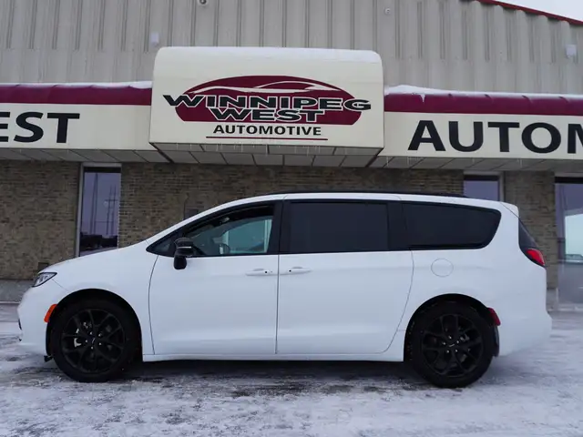 2024 Chrysler Pacifica TOURING-L \'S\' FWD, 7 PASSENGER, LOADED - Photo 11