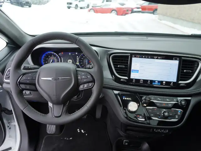 2024 Chrysler Pacifica TOURING-L \'S\' FWD, 7 PASSENGER, LOADED - Photo 31