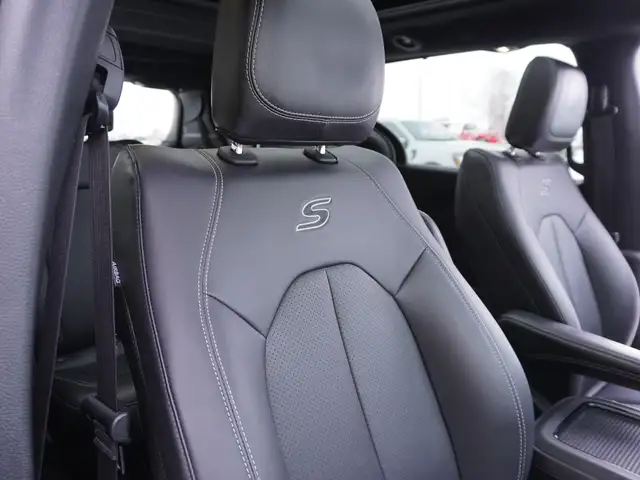 2024 Chrysler Pacifica TOURING-L \'S\' FWD, 7 PASSENGER, LOADED - Photo 40