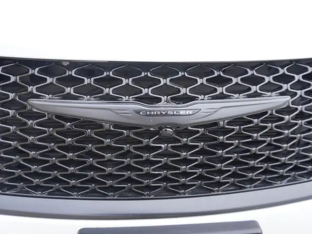 2024 Chrysler Pacifica TOURING-L \'S\' FWD, 7 PASSENGER, LOADED - Photo 52