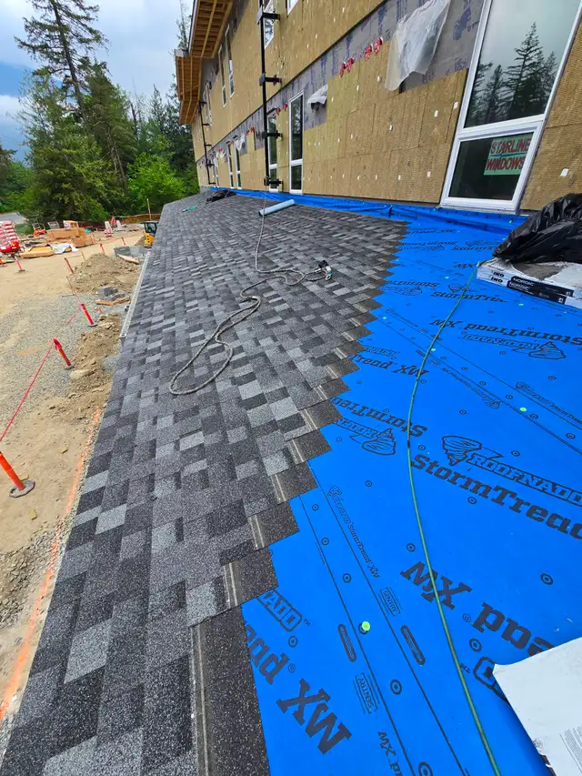 Hiring Roofers and laborers - Photo 3