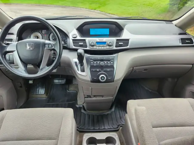 2011 Honda Odyssey LX minivan better than sienna caravan sedona - Photo 6