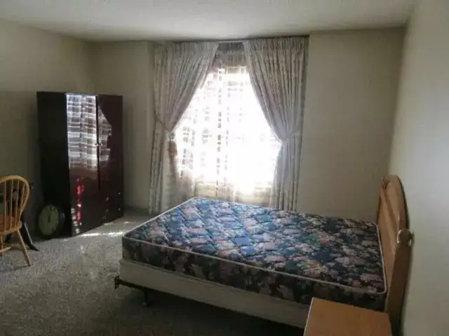 Room for rent with washroom - Photo 4