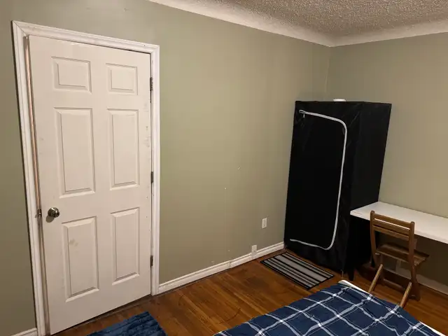 Room for rent near University of Alberta - Photo 5
