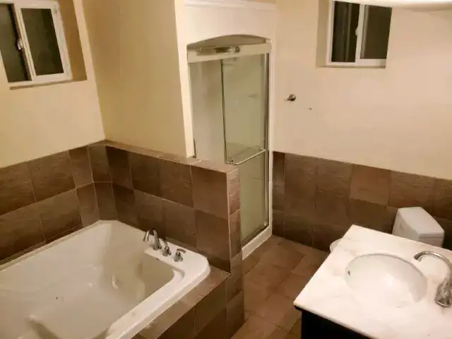 Room for rent near University of Alberta - Photo 6