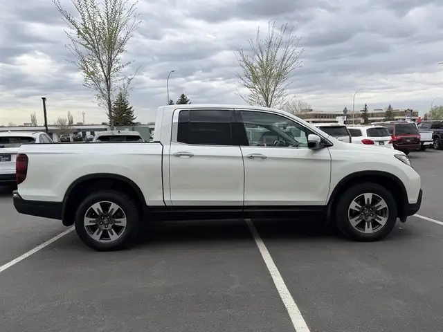 2017 Honda Ridgeline Touring - Photo 4