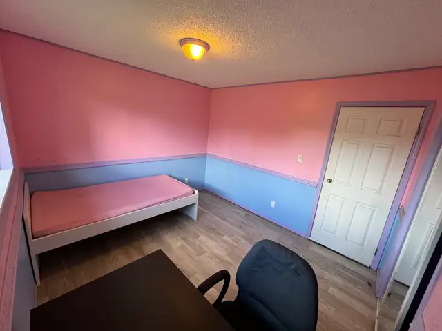 Room for rent near LRT station - Photo 4