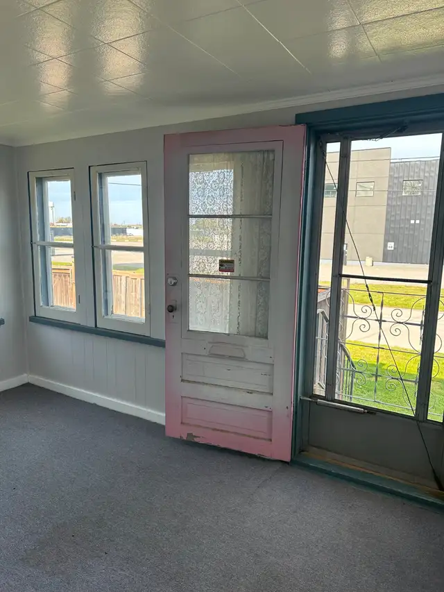 Entire 2 Bedroom House For Rent Exclusive with Garage - Photo 11