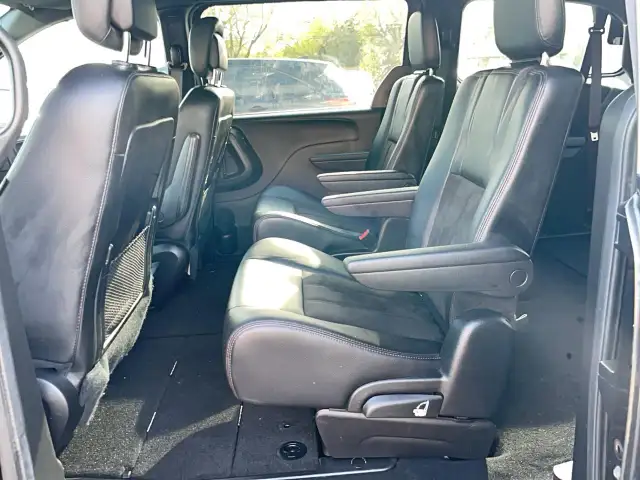 2019 Dodge Grand Caravan 35th Anniversary - Photo 10