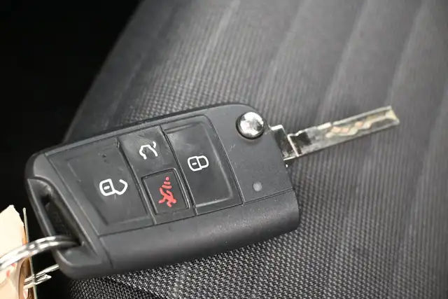 2025 Volkswagen Jetta TRENDLINE HEATED SEATS | LOW MILEAGE | APP - Photo 6