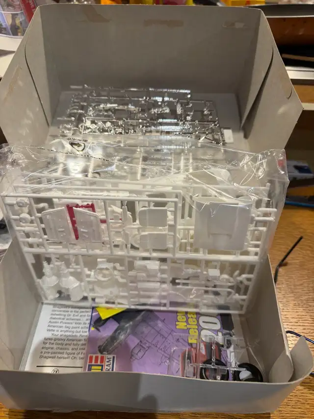 vintage Revell Austin Powers model kits from 1990 - Photo 3