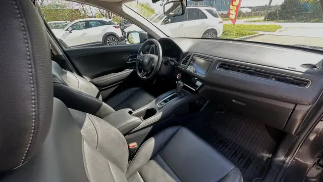 2017 Honda HR-V 4WD 4dr CVT EX-L w/Navi-LEATHER-SUNROOF-ALL WHEE - Photo 32