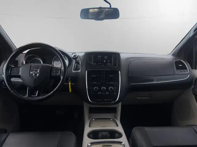 2016 Dodge Grand Caravan SXT PREMIUM PLUS | ONE-OWNER | CLEAN CA - Photo 14