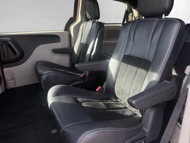2016 Dodge Grand Caravan SXT PREMIUM PLUS | ONE-OWNER | CLEAN CA - Photo 17