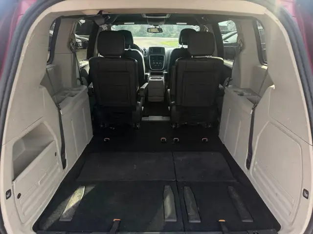 2016 Dodge Grand Caravan SXT PREMIUM PLUS | ONE-OWNER | CLEAN CA - Photo 20