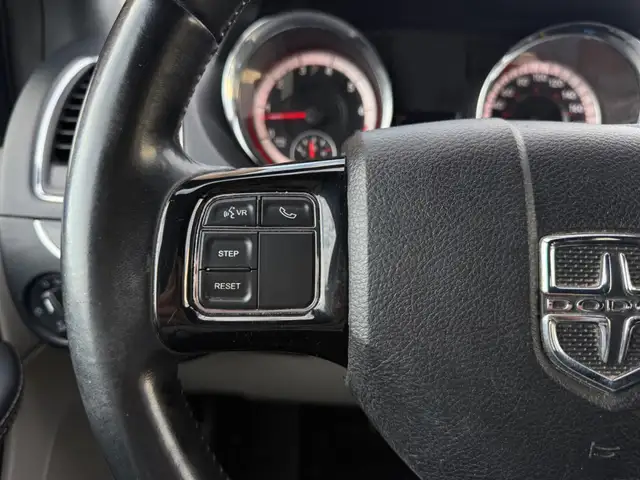 2016 Dodge Grand Caravan SXT PREMIUM PLUS | ONE-OWNER | CLEAN CA - Photo 23