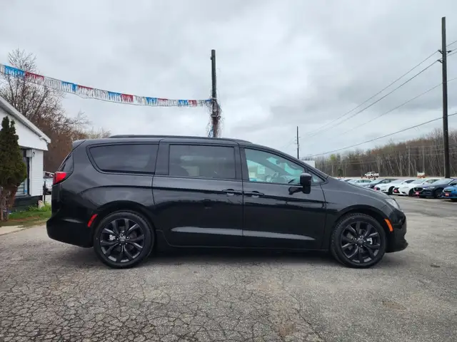 2019 CHRYSLER PACIFICA TOURING PLUS S - Photo 9