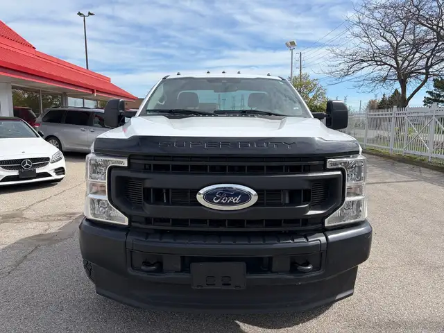 2022 Ford F-250 XL 4WD Reg Cab 8' Box Low Km's ! - Photo 2