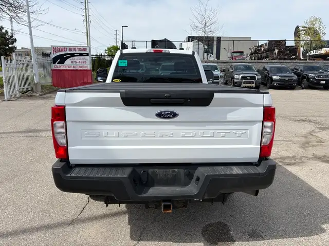 2022 Ford F-250 XL 4WD Reg Cab 8' Box Low Km's ! - Photo 6