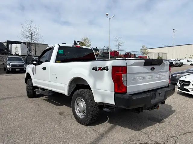2022 Ford F-250 XL 4WD Reg Cab 8' Box Low Km's ! - Photo 8