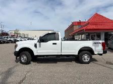 2022 Ford F-250 XL 4WD Reg Cab 8' Box Low Km's ! - Photo 9