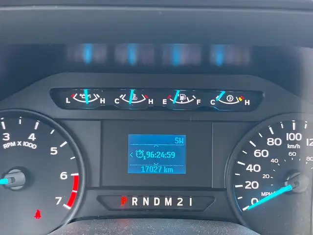 2022 Ford F-250 XL 4WD Reg Cab 8' Box Low Km's ! - Photo 13