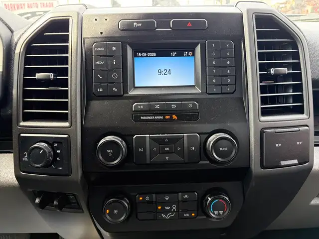2022 Ford F-250 XL 4WD Reg Cab 8' Box Low Km's ! - Photo 14