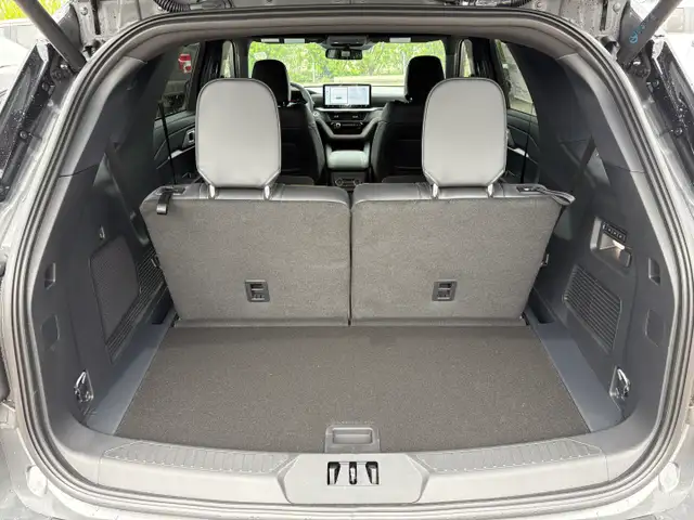 2026 Ford Explorer TREMOR | TREMOR CONVENIENCE PACKAGE - Photo 11