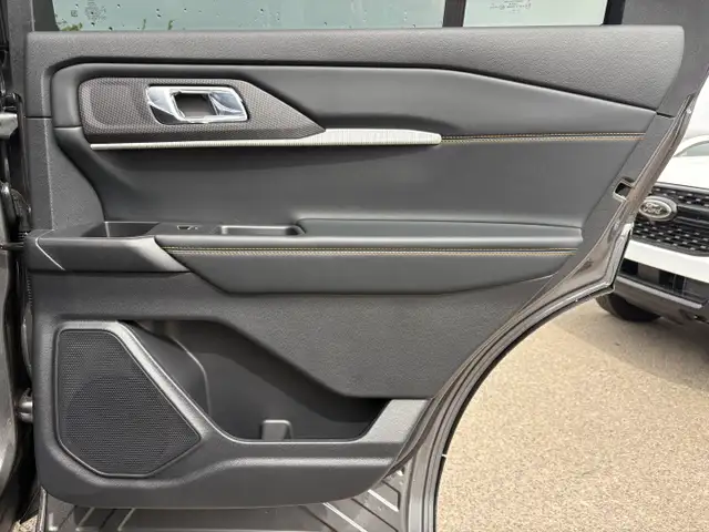 2026 Ford Explorer TREMOR | TREMOR CONVENIENCE PACKAGE - Photo 31